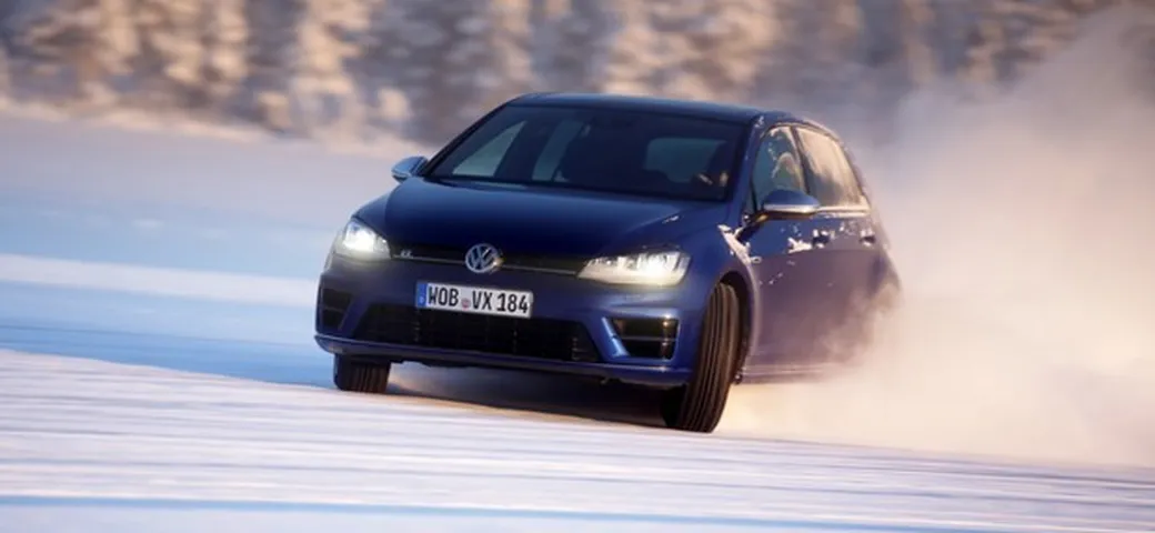 Volkswagen Golf R in video sulla neve