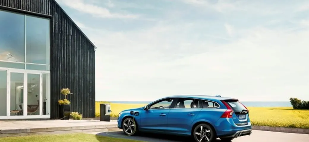 Volvo V60: il pacchetto R-Design anche per la Plug-In Hybrid