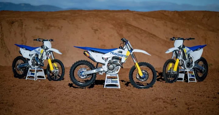 Husqvarna MX 2027: arrivano le nuove cross rétro con telaio bianco