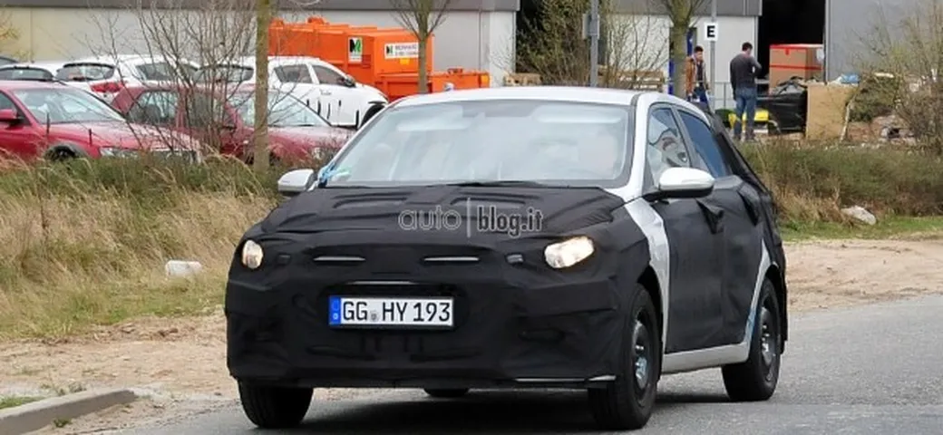 Hyundai i20 2015: foto spia della compatta
