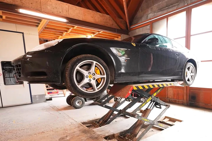 Compra una Ferrari V12 a 20.000 euro, poi arriva il conto dei ricambi