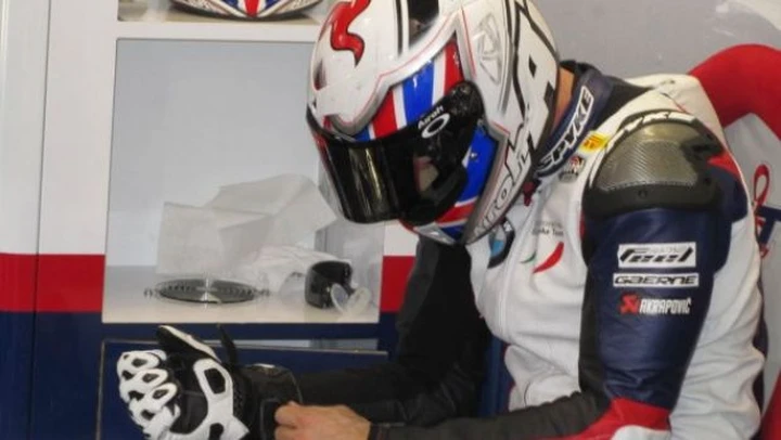 James Toseland in pista nonostante il dolore
