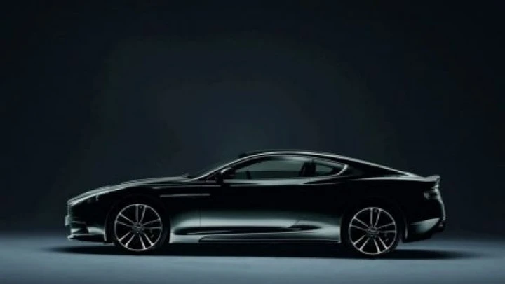 Aston Martin: presentato il pacchetto Carbon Black per DBS e V12 Vantage