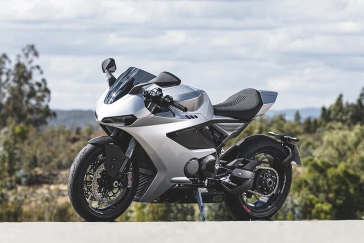 Norton Manx R, la superbike britannica da 209 CV sfida Ducati e BMW
