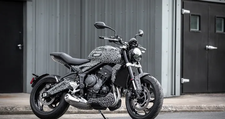 Triumph Trident: ultimi test su strada per la roadster britannica [Foto]