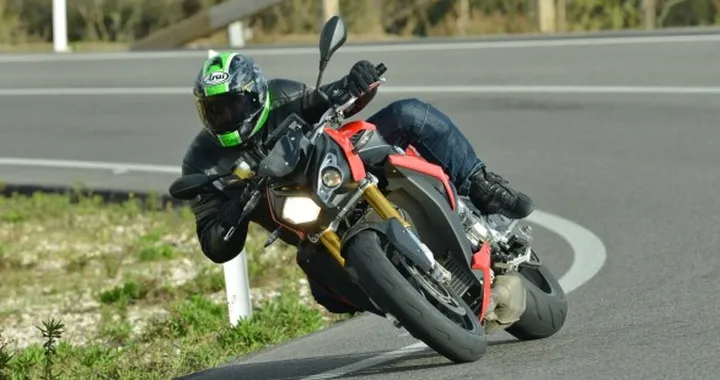 BMW S 1000 R 2014: il test di motoblog