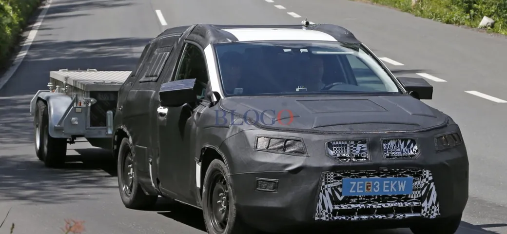 Suv Seat: foto spia su strada