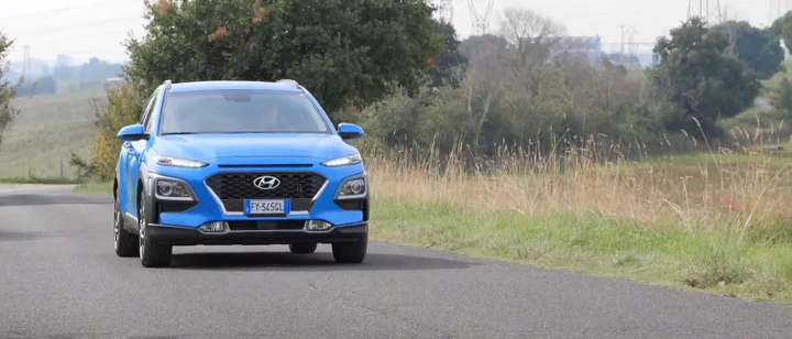 Hyundai Kona Hybrid: prova su strada