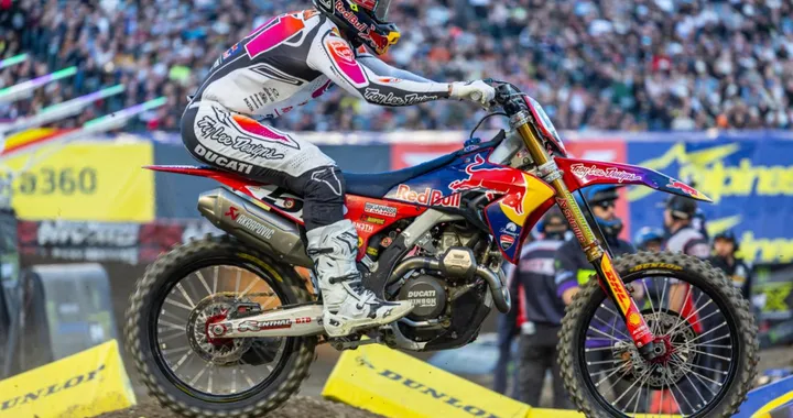 Desmo450 MX: il debutto Ducati passa dai freni Galfer