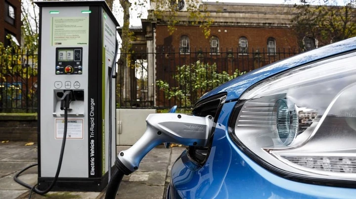 Verso l’Euro 7 e la completa elettrificazione nel 2035: i motori a combustione spariranno davvero?