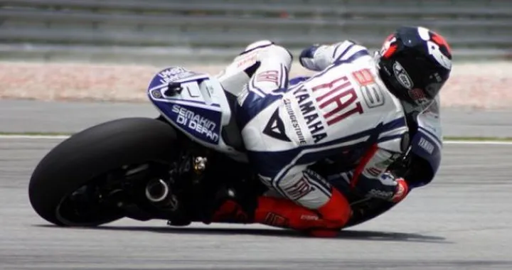 MotoGP: FP1 con Jorge Lorenzo in testa sull'asfalto umido di Phillip Island