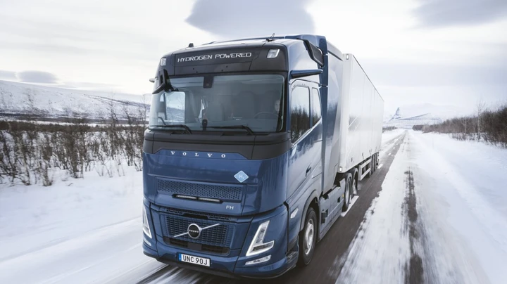 Volvo, avviati test su camion a combustione alimentati a idrogeno