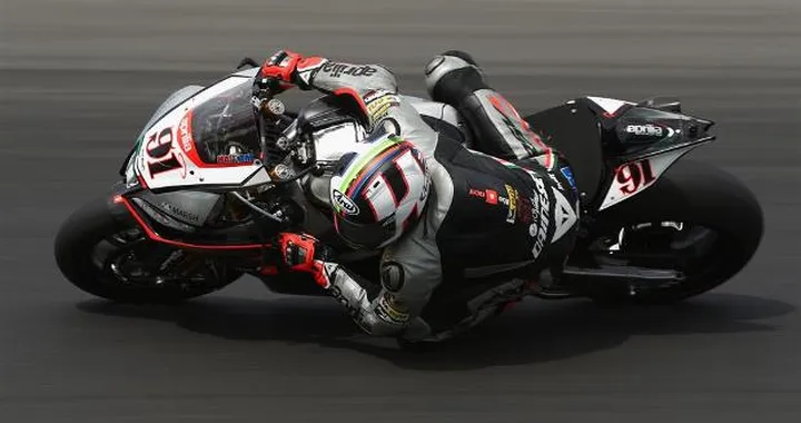Superbike 2015, le moto: Aprilia RSV4 RF [Foto]