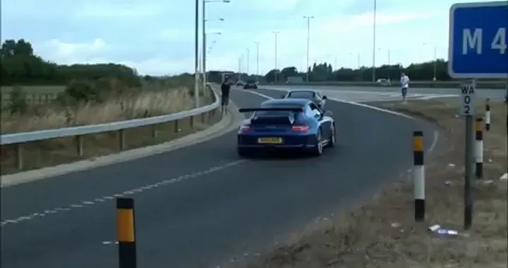 Sei minuti e mezzo di puro sound di supercar