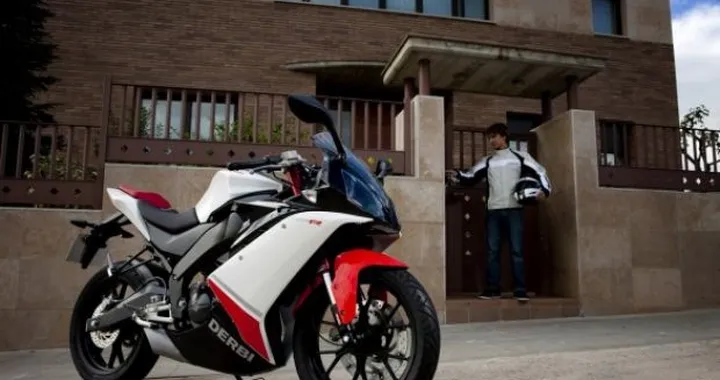Nuovi Derbi GPR 50 2T e GPR 125 4T: carattere sportivo