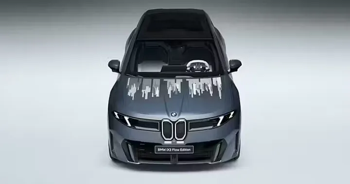 BMW iX3 Flow Edition, la carrozzeria cambia colore