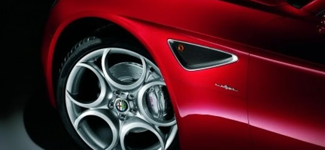 Alfa Romeo 8C Competizione: nuove immagini degli interni