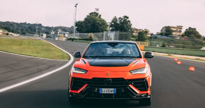Lamborghini Urus Performante: sa fare tutto