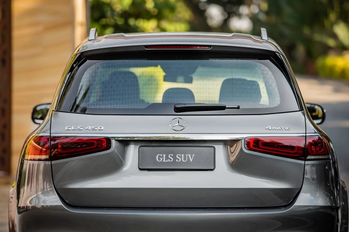 Con una Mercedes fa il record di multe: 81.000 euro per 511 sanzioni