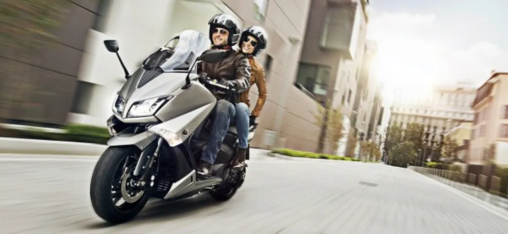 Yamaha TMAX e TMAX Iron Max MY 2015: il re dei maxi-scooter si rinnova