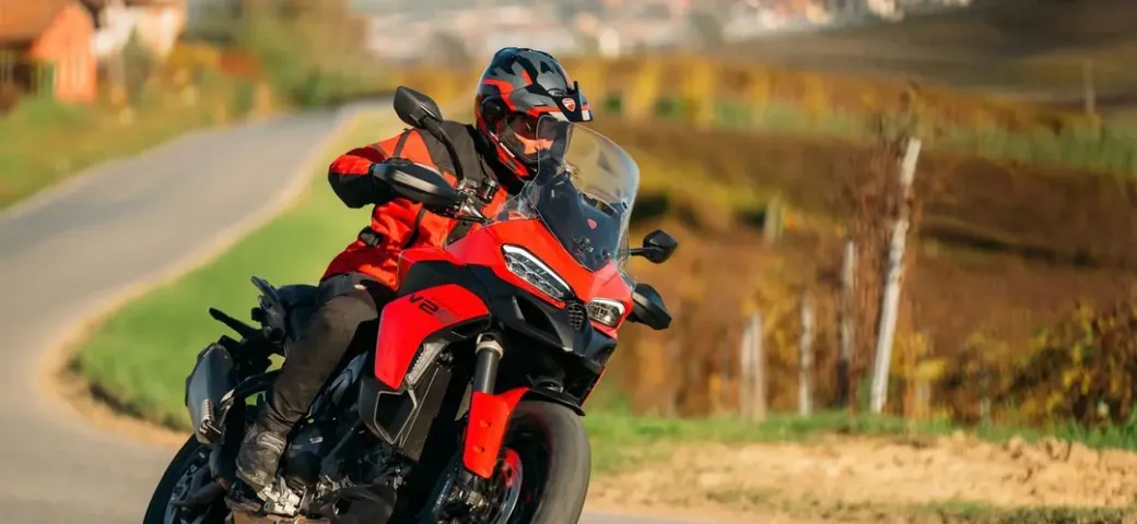 Ducati Multistrada V2 2025: novità, prezzi e tecnologia