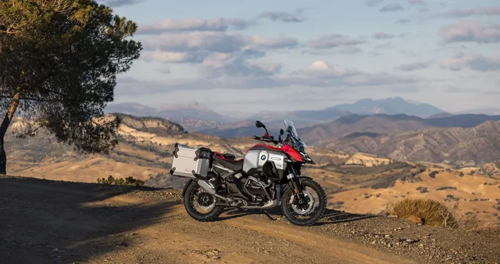 BMW R 1300 GS: 45 anni di evoluzione e innovazione