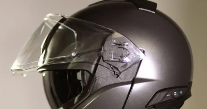 BMW Motorrad System 6: comunicazione e intrattenimento in moto