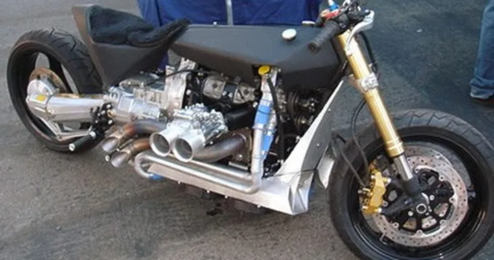 Una moto con il motore rotativo della Mazda