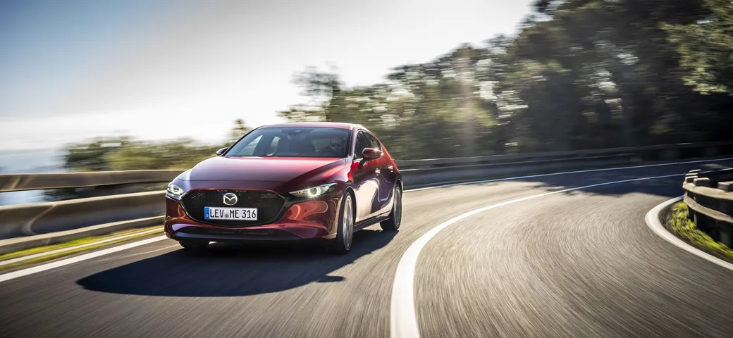 Mazda 3: al debutto la nuova motorizzazione SkyActiv-X