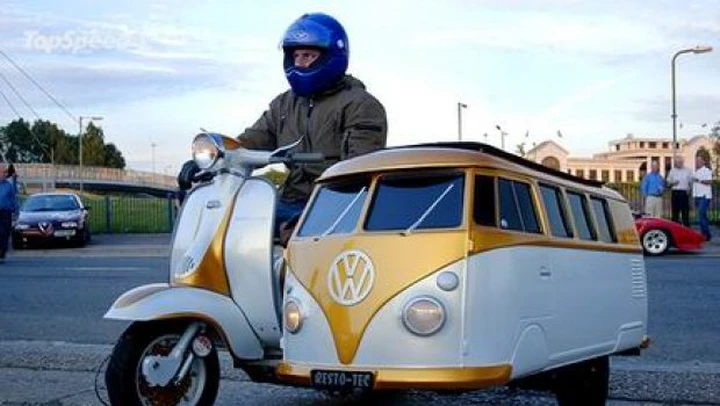 Foto del giorno: voglia di Vespa ma anche di VW Transporter