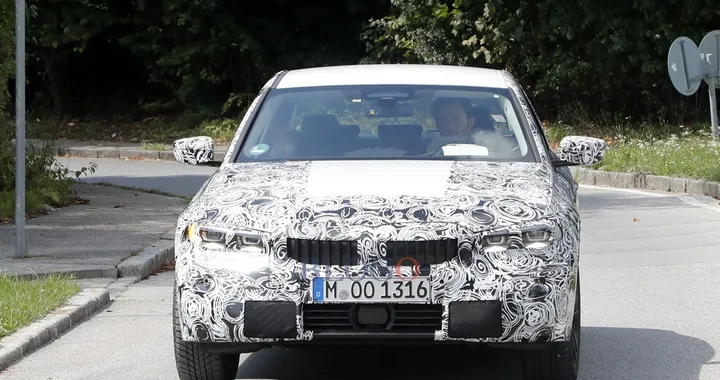 BMW Serie 3: nuove foto spia degli interni