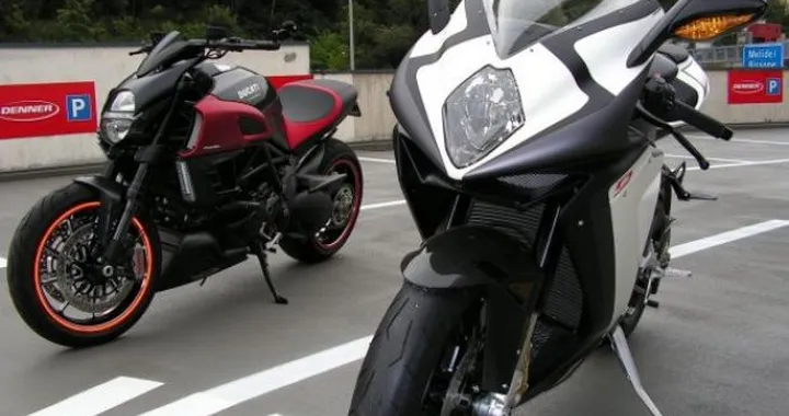 Foto del giorno: Ducati Diavel Carbon e MV Agusta F3 Special