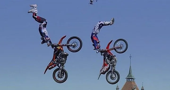 Video: FMX in Slow Motion dallo Swatch Free4Style 2013