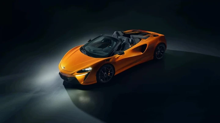 McLaren Artura Spider, la supercar mozzafiato debutta a Londra