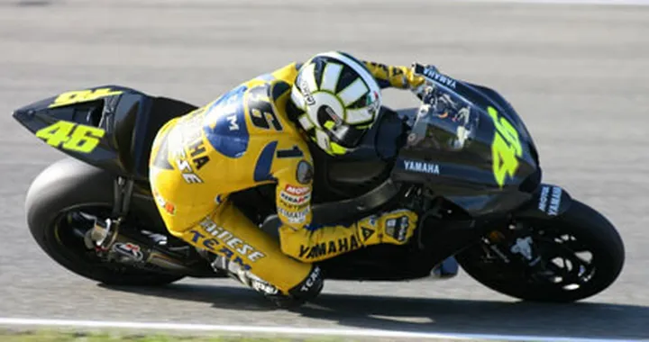 MotoGp: Rossi 5 giri sulla M1 800