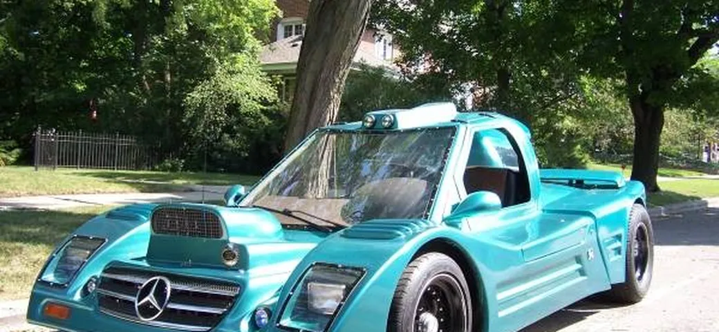 Ecco un bizzarro (e discutibile) prototipo ispirato alle Mercedes da gara