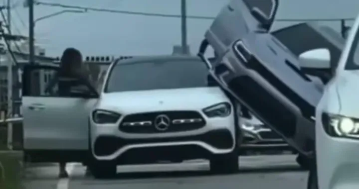 La Dodge Charger finisce sopra una Mercedes GLA [Video]