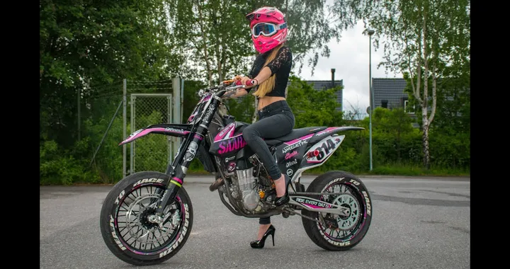 Saaraazh - Two Wheels, High Heels || Supermoto, Summer