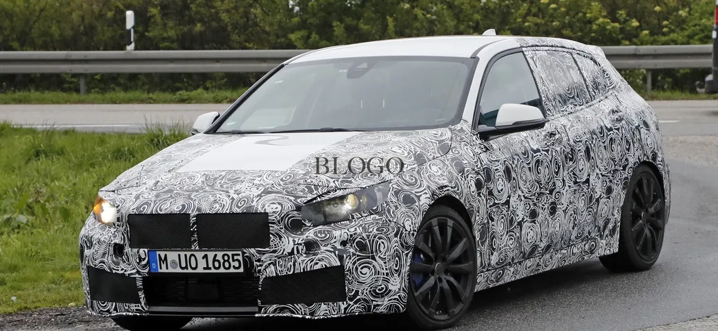 BMW Serie 1: foto spia della terza generazione