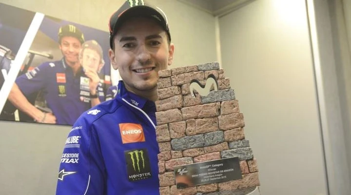 MotoGP: il trofeo di Aragon disegnato da Jorge Lorenzo