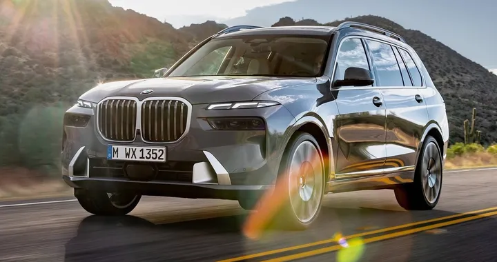 BMW X7 2022: il restyling dell'ammiraglia in formato SUV