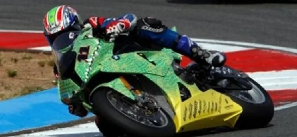 Troy Corser appende il casco ma non saluta la Superbike: 