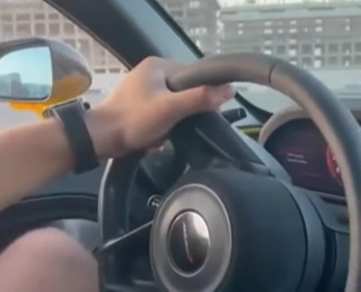 Accelera e si schianta con la McLaren 720S a Dubai [Video]