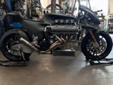 Una moto con il motore Ferrari V8: un gioiello insolito