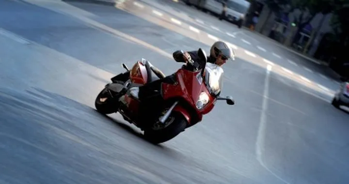 Gilera GP800 - cartella stampa