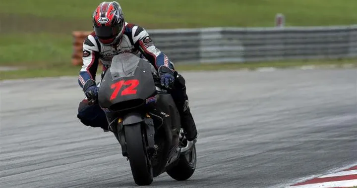 Takumi Takahashi sulla terza Honda MotoGP ufficiale in Giappone