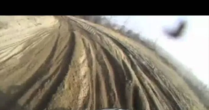 Motocross: Marco Melandri si allena a Pomposa /video