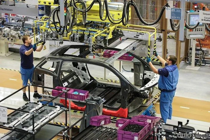Nuove colle renderanno le auto più rigide e resistenti?