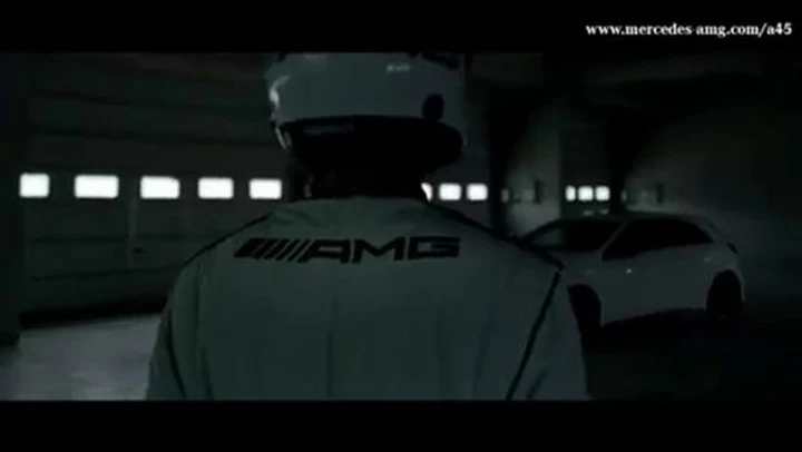 Mercedes A 45 AMG con Usher in Video