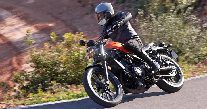 Honda CL500, la prova su strada della nuova scrambler